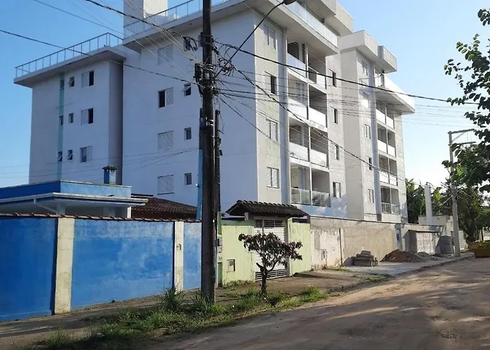 Apê com varanda gourmet em Maranduba!